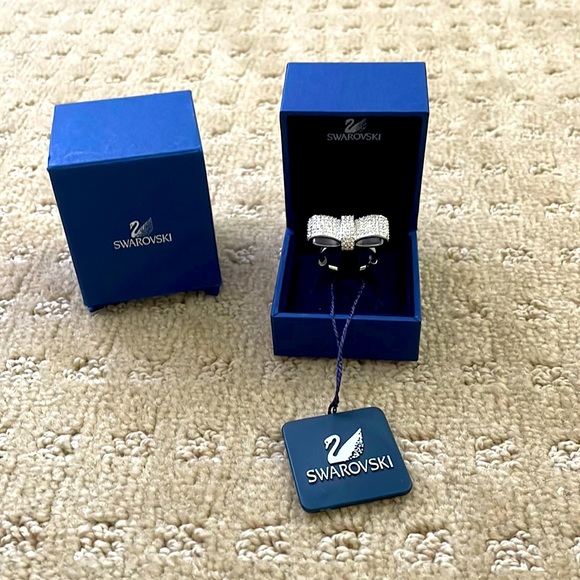 Swarovski Bow 🎀 ring - Picture 1 of 6